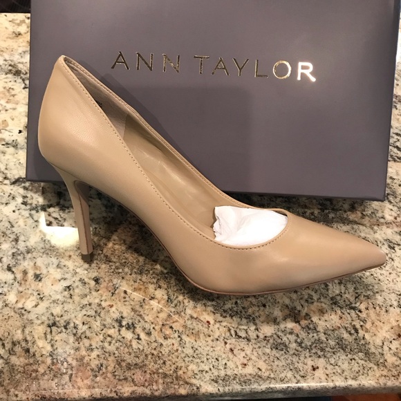 NWT Ann Taylor Women's Mika Tan Pumps, Size 9 - Picture 1 of 3